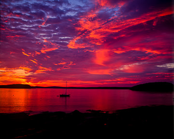 LE-AM-LA-001&nbsp;&nbsp;&nbsp;&nbsp;&nbsp;&nbsp;&nbsp;&nbsp; Red Sky Of Dawn Over Bar Harbor, Mount Desert Island, Maine