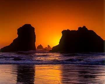 AM-LA-005&nbsp;&nbsp;&nbsp;&nbsp;&nbsp;&nbsp;&nbsp;&nbsp; Sun Setting Behind Sea Stacks, Bandon Beach, Oregon