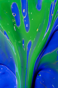 LE-MH-07&nbsp;&nbsp;&nbsp;&nbsp;&nbsp;&nbsp;&nbsp;&nbsp; Abstract Close-Up Of Merging Paints